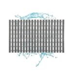 Diagram illustrating the efficient water drainage system of the textured non-slip bathroom mat, showing how water flows away quickly.