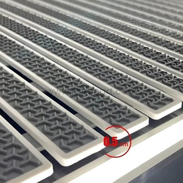 Detailed view of the textured non-slip bathroom mat showing its thickness of 0.5 cm, emphasizing its lightweight yet durable construction.